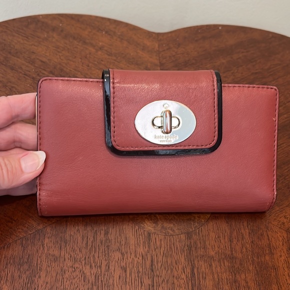 Kate Spade Satchel/Crossbody/shoulder bag turn lock Brown leather amazing cond - Picture 11 of 17